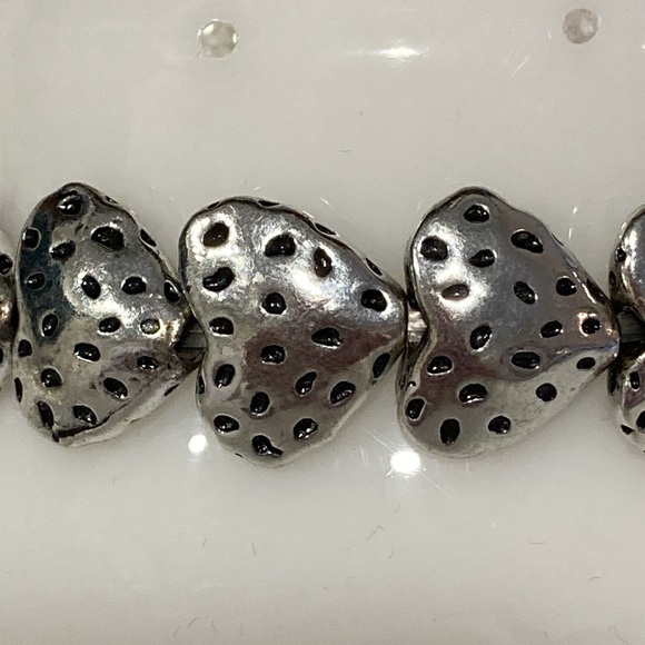 NWOT - Pewter Coloured Stretch Textured Heart Bracelet - Picture 9 of 9